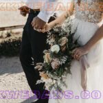 แคปชั่นงานแต่ง หันไปทางไหนมีแต่คนมอง ทำไมไม่มาาจับจองสักที